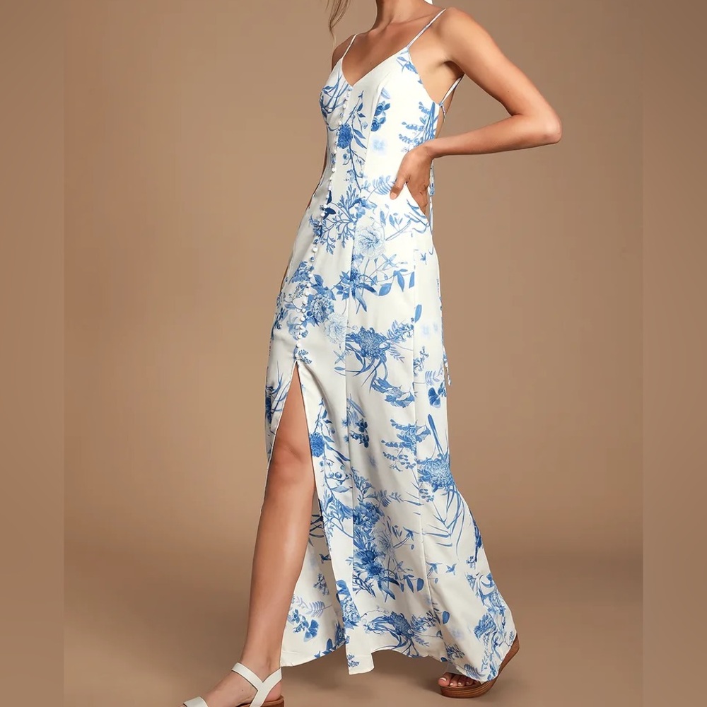 ✨💙✨ NWT Lulu's Crista Blue and White Print Button-Front Maxi Dress ✨💙✨